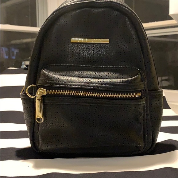 Steve Madden Handbags - Steve Madden vegan leather black backpack